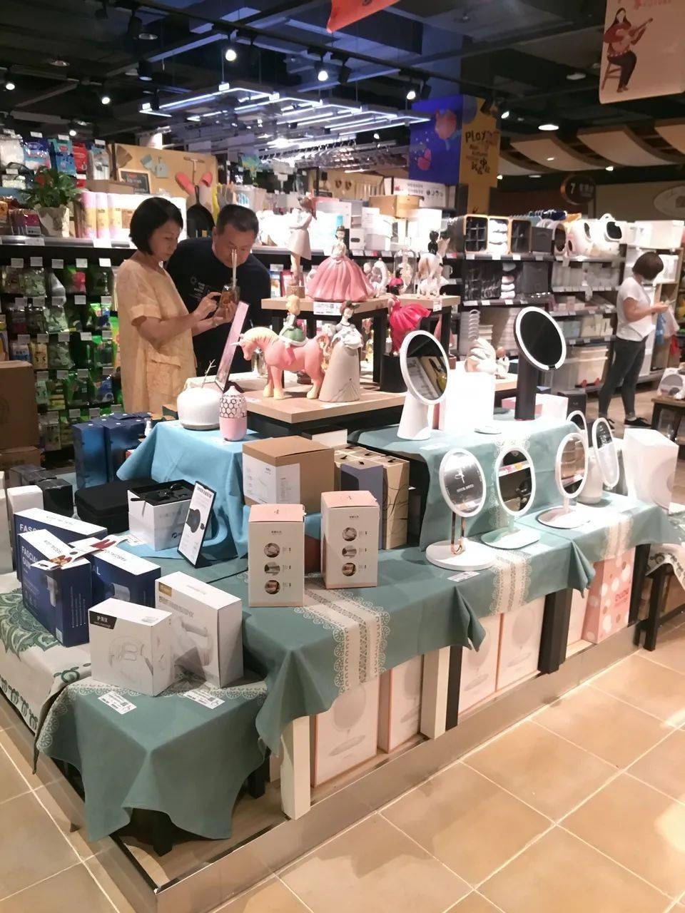 匠心獨運，美學呈現——胖東來九月化妝品陳列藝術賞析